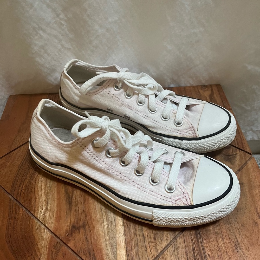 Light Pink women’s Converse
